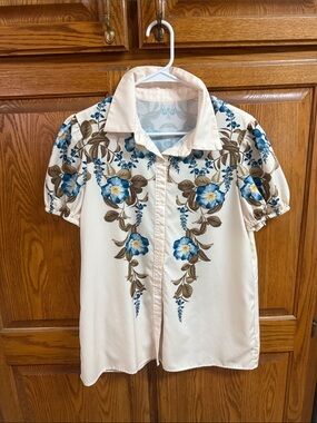Cream Floral Button-Up Blouse with Blue Flowers size large
